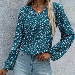 New Women's Floral Long Sleeve V Neck Top Size Medium